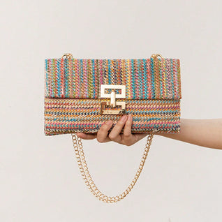 The woven straw design with chain and lock details brings an instant vacation aesthetic to your everyday look.