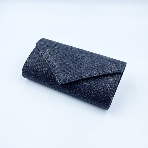 The horizontal square shape and cross-border fashion style give this clutch a polished, event-ready silhouette.