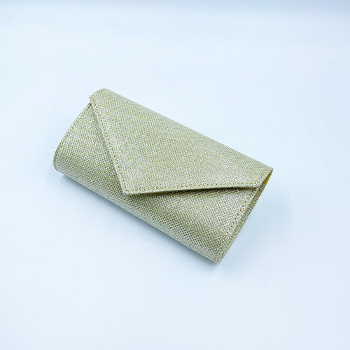 The horizontal square shape and cross-border fashion style give this clutch a polished, event-ready silhouette.