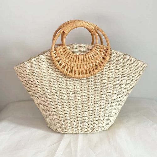 With an upper opening of 44cm, this bag offers generous room for beach and resort essentials.