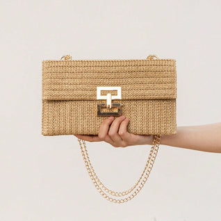 The woven straw design with chain and lock details brings an instant vacation aesthetic to your everyday look.